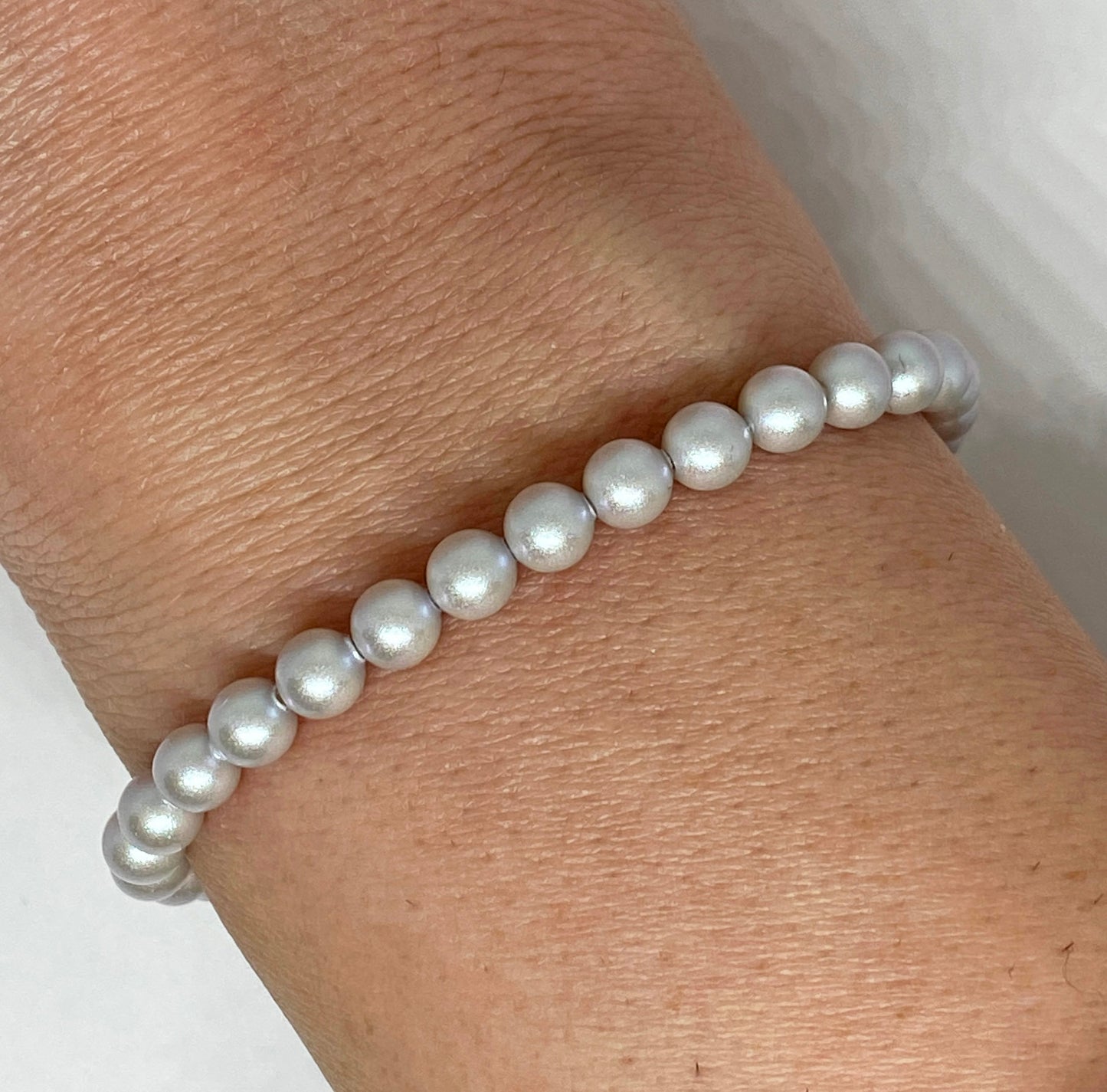 Swarovski Pearl Accent Bead Bracelet in Iridescent Dove Gray