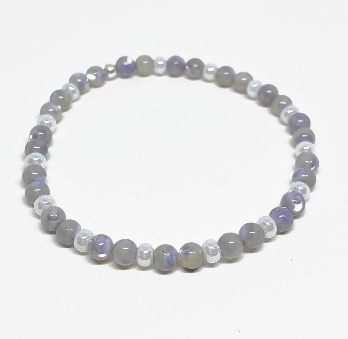 Gray Mother of Pearl and White Lustre Beaded Bracelet