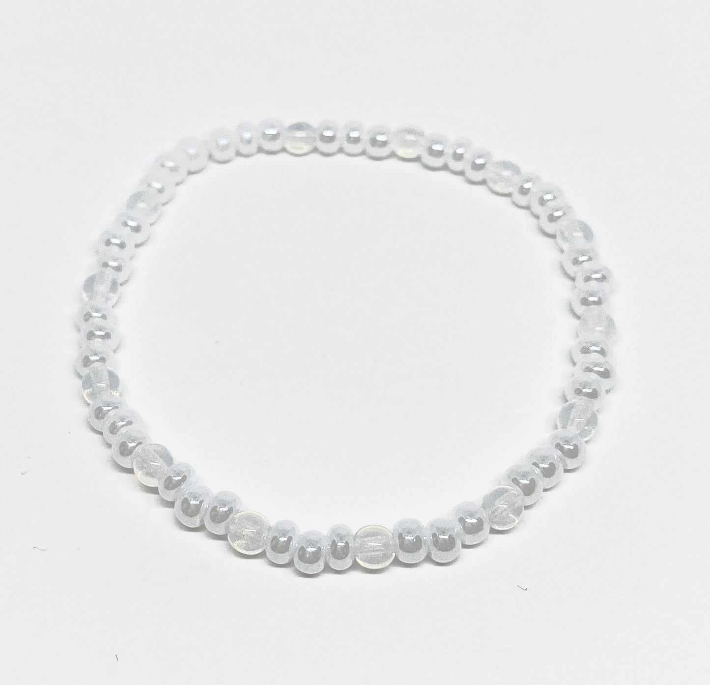 Glass Bead Bracelet in White Opal Lustre Pearl