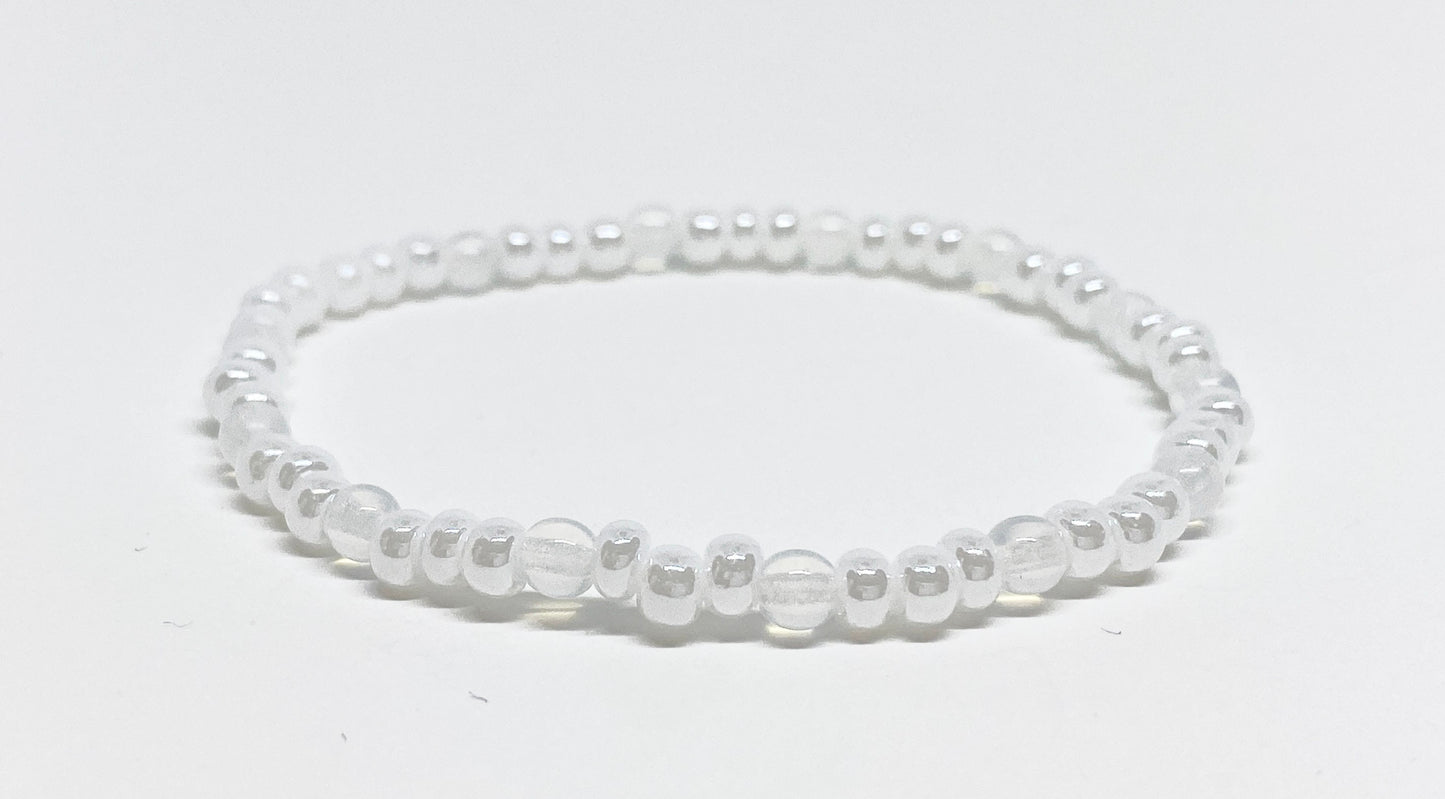 Glass Bead Bracelet in White Opal Lustre Pearl