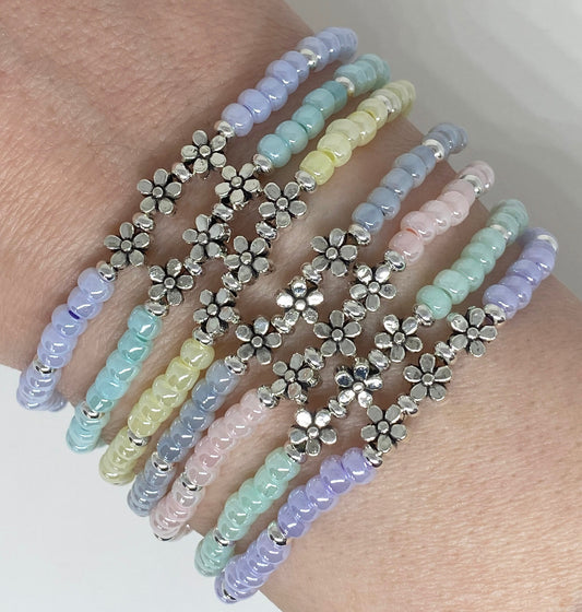 Mini Silver Daisy Glass Beaded Bracelet in Pastel Colors